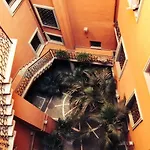 纳沃纳广场公寓 公寓 *